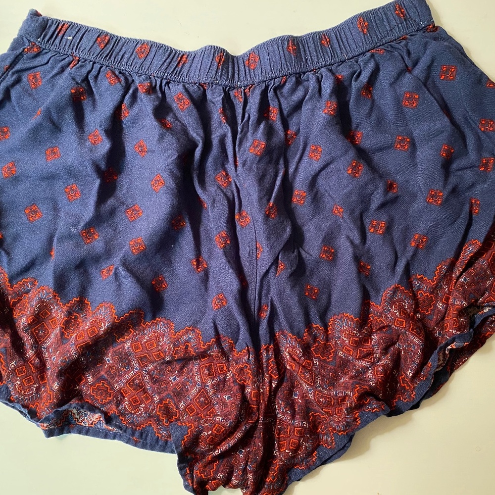 Patterned Shorts - Picture 3 of 3